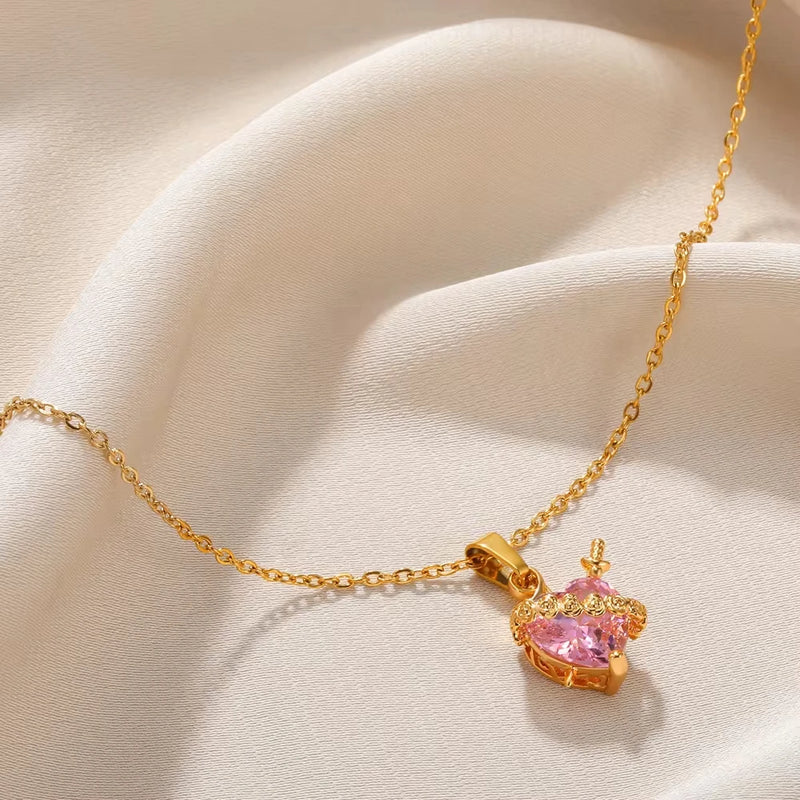 Colar Coração de Zircônia Rosa (Banhado a Ouro 18K)