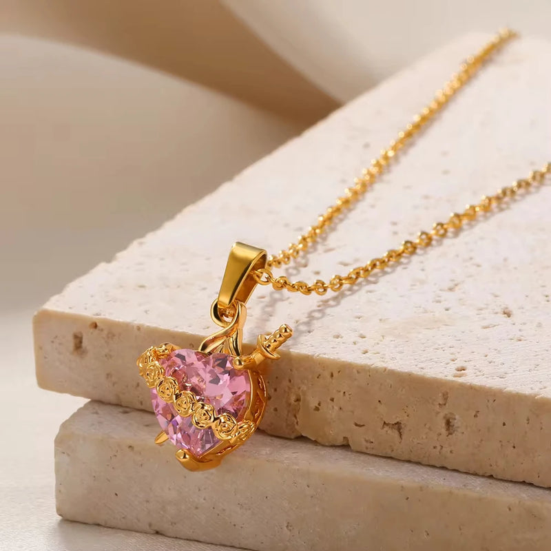 Colar Coração de Zircônia Rosa (Banhado a Ouro 18K)