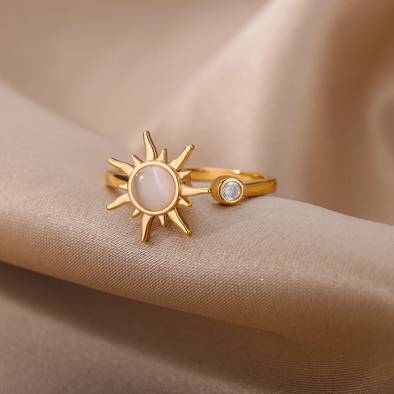 Anel Sol Rotativo de Opala (Banhado a Ouro 18K)