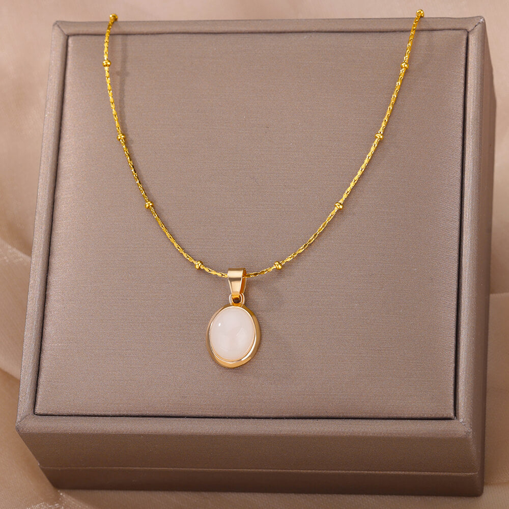 Colar Oval de Pedra Opala (Banhado a Ouro 18K)