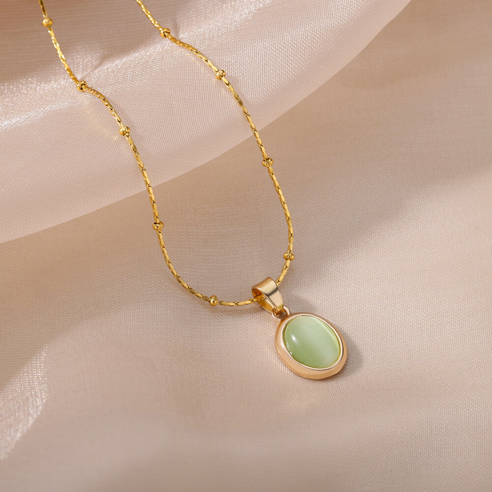 Colar Oval de Pedra Opala (Banhado a Ouro 18K)