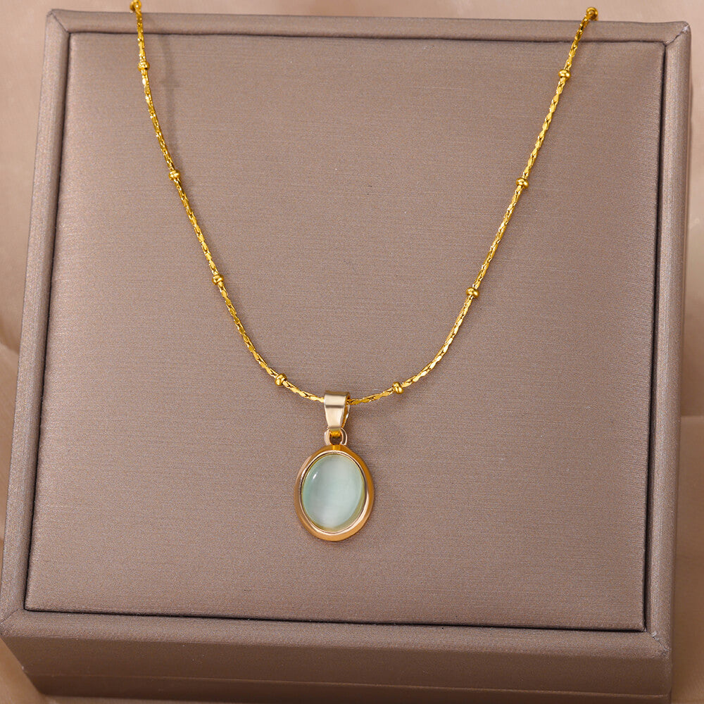 Colar Oval de Pedra Opala (Banhado a Ouro 18K)